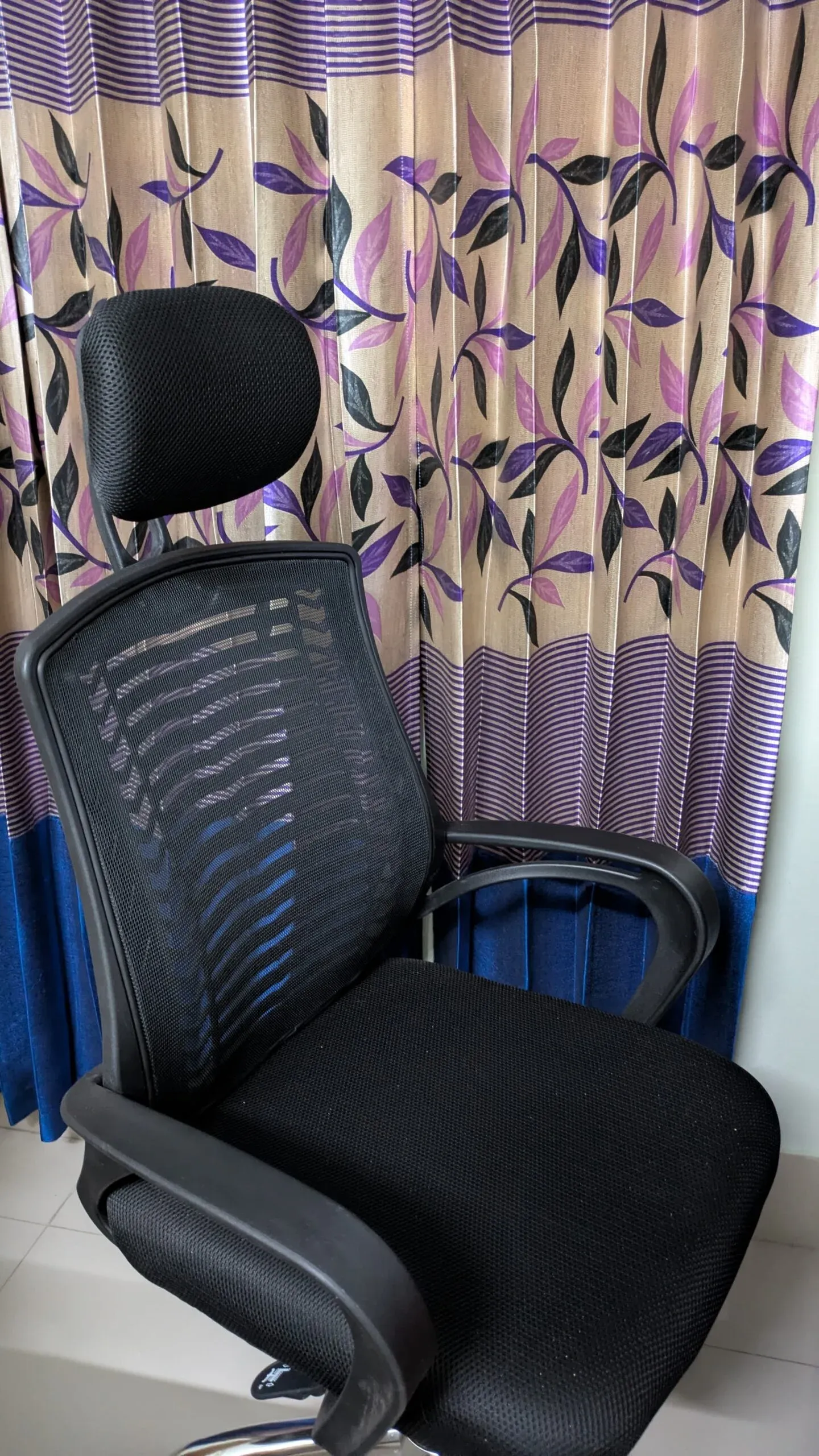 Executive V Mesh Chair - Image 3
